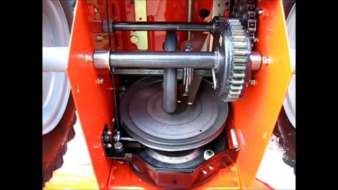 2015 Ariens Deluxe 28 SHO - Picture Review - MovingSnow.com